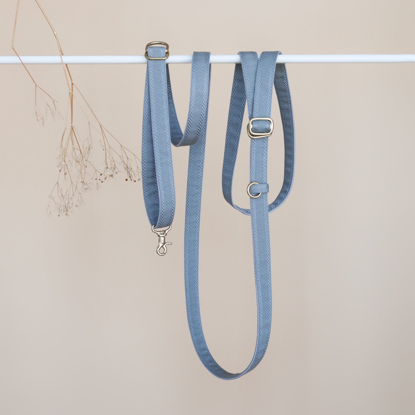 YKSI // crossbody leash