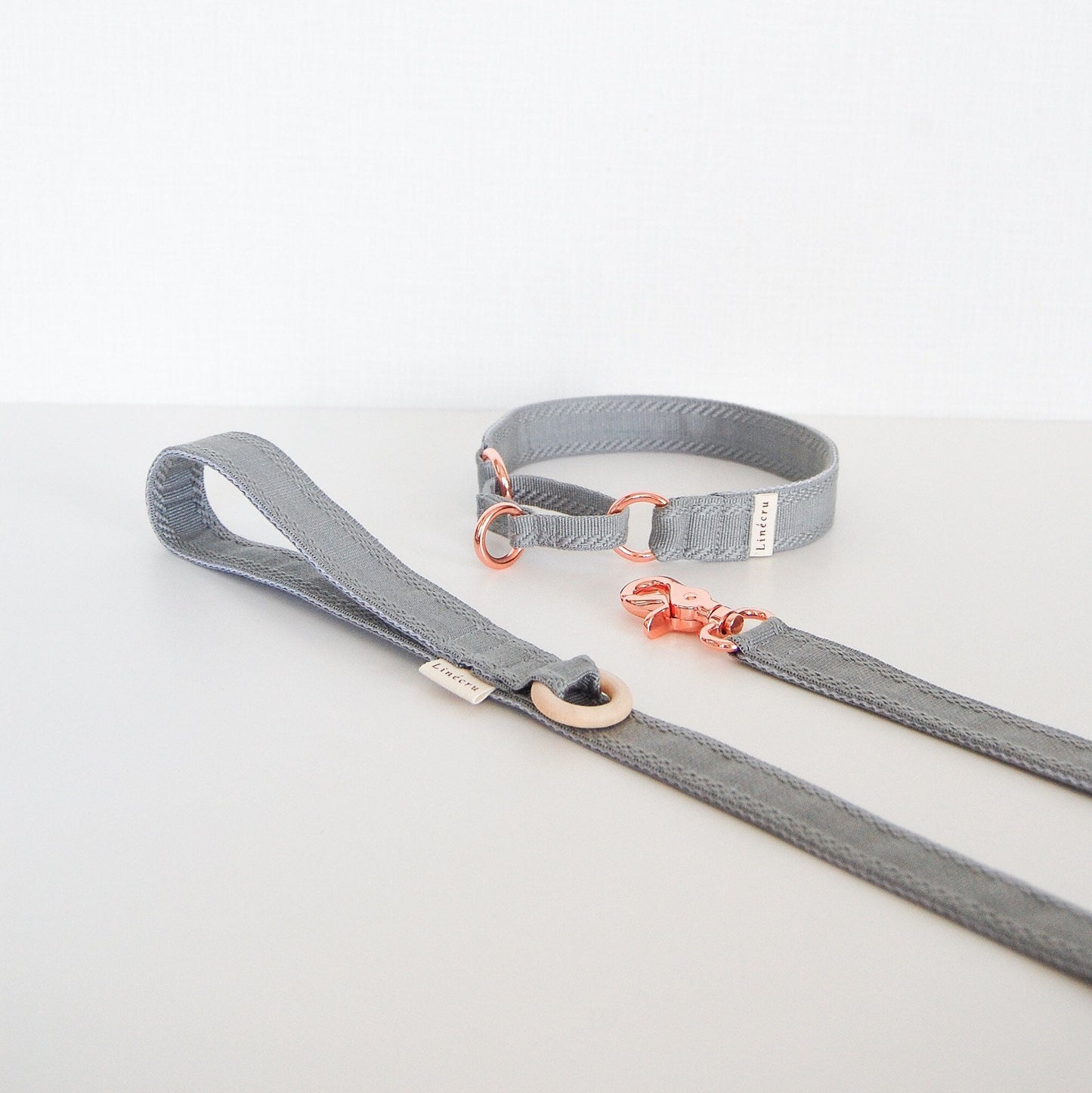 RA // regular leash
