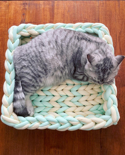 Toastbox // cotton pet bed