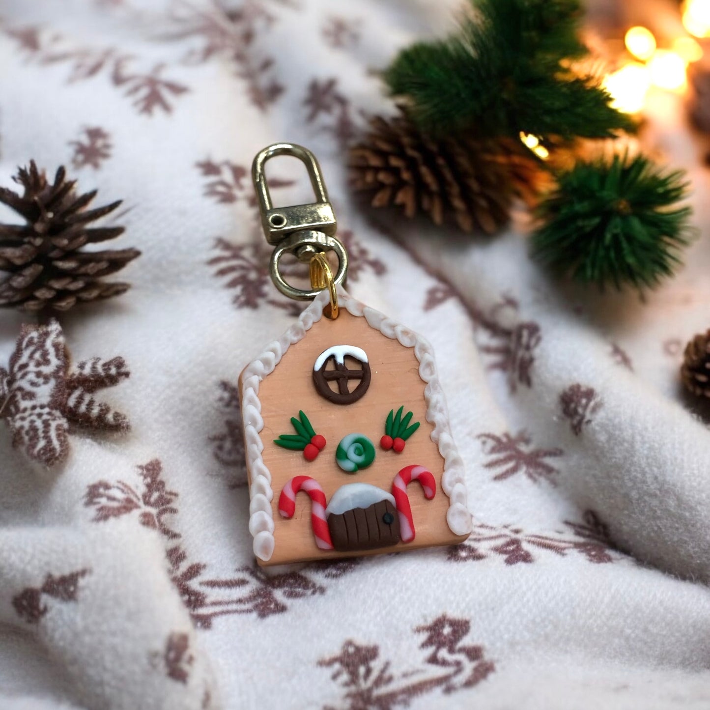 GINGERBREAD HOUSE TAG // christmas accessory