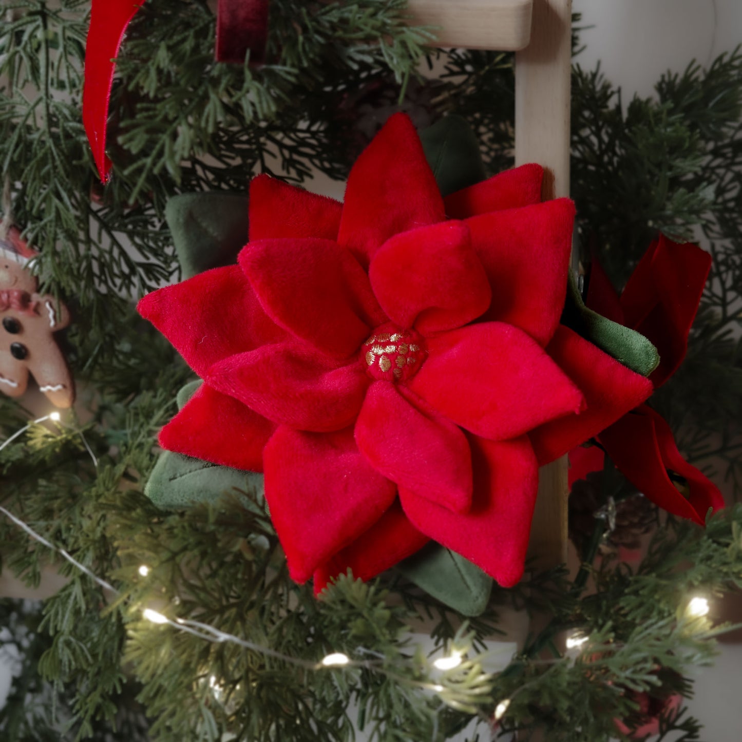SNUFFLE POINSETTIA // nosework toy