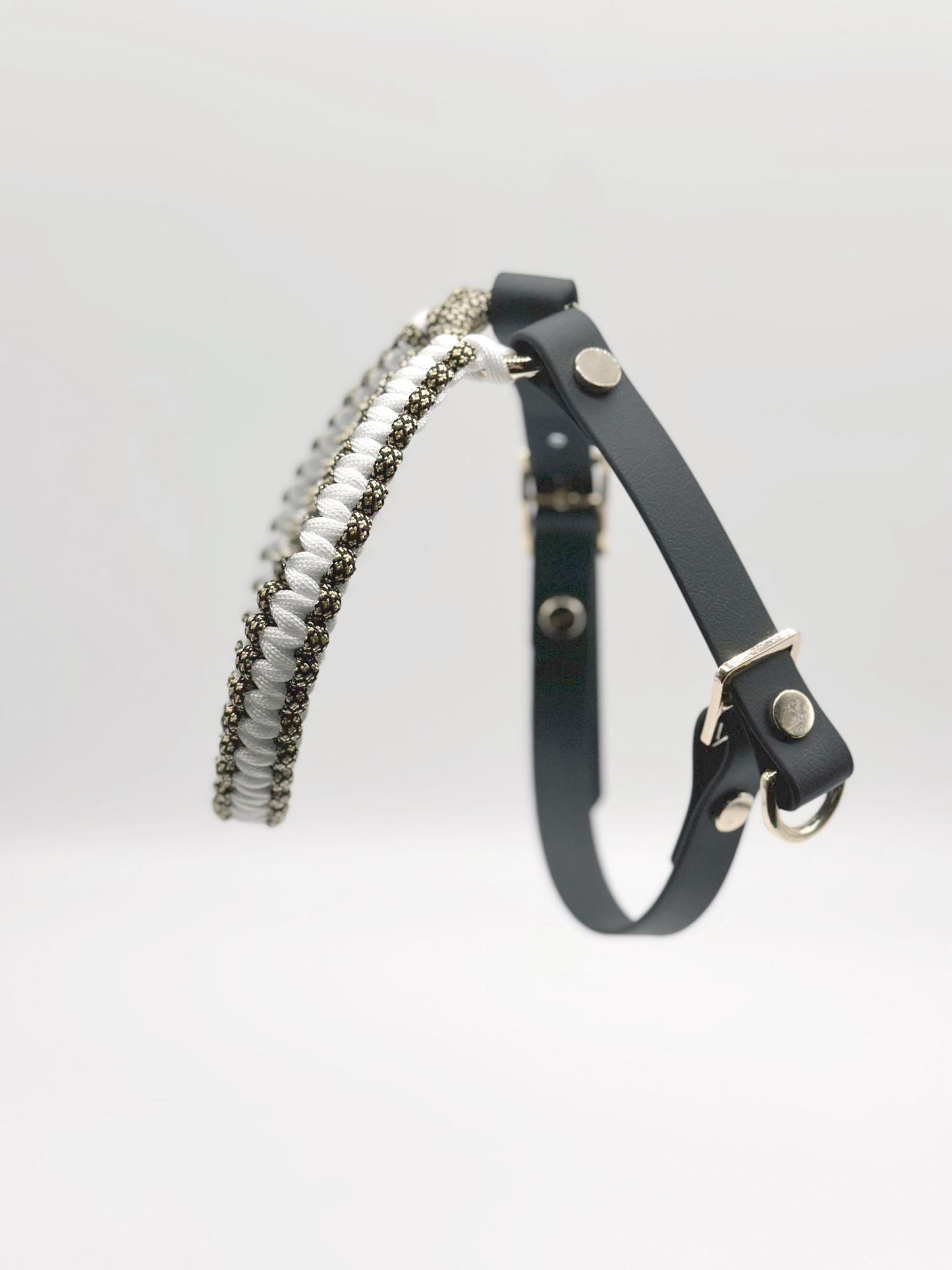 APRICUS // paracord harness