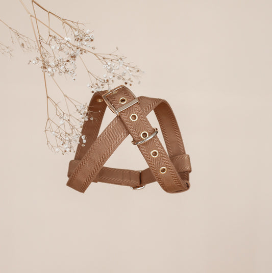 handcrafted plain harness in brown colour